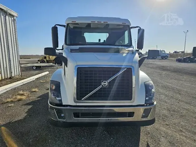 2017 VOLVO VNL64T300