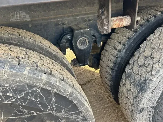 2011 FREIGHTLINER BUSINESS CLASS M2 106