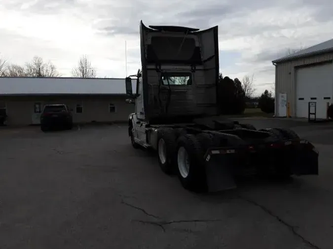 2018 Volvo VNL300