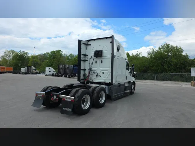 2021 Freightliner Cascadia 126