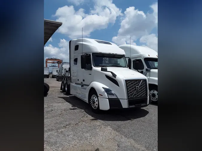 2020 VOLVO VNL64T-760