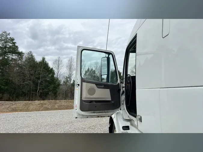 2016 Volvo VNL 740