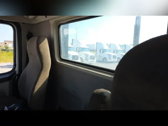 2018 Volvo VNL300