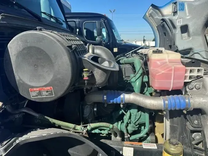 2022 Volvo VNL64T760851d36d142a96df7452176e76a8739ff