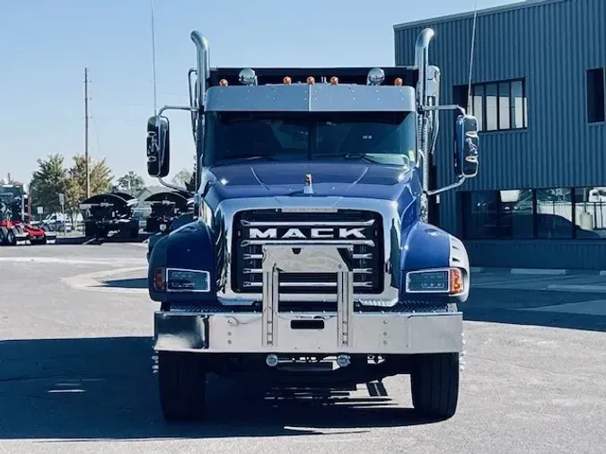 2025 MACK GR64F