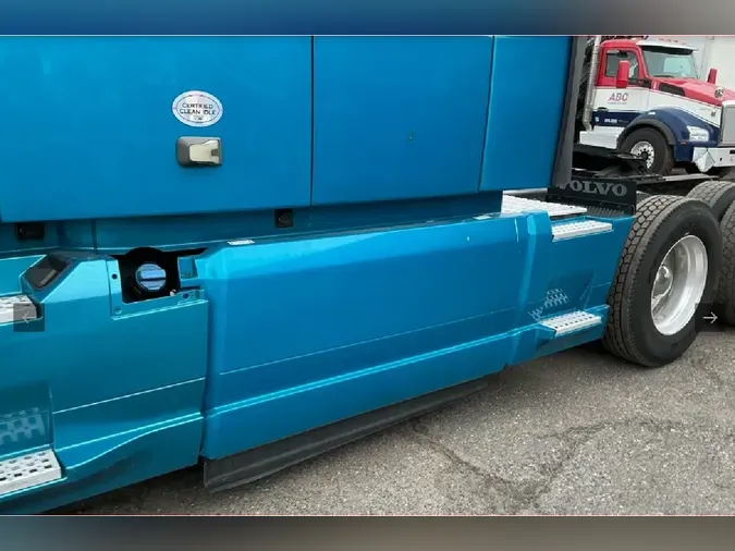2021 VOLVO VNL64T760