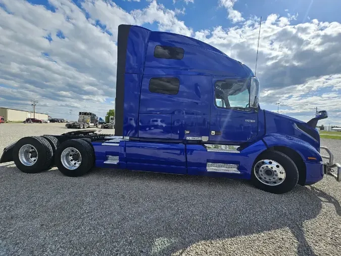 2024 VOLVO VNL64T760