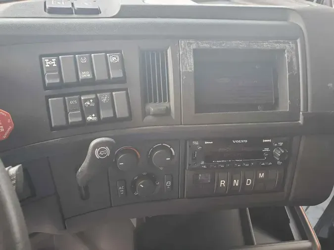 2022 VOLVO VNL64T740