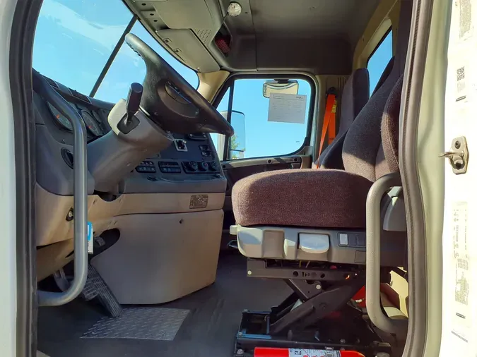 2018 FREIGHTLINER/MERCEDES CASCADIA 125