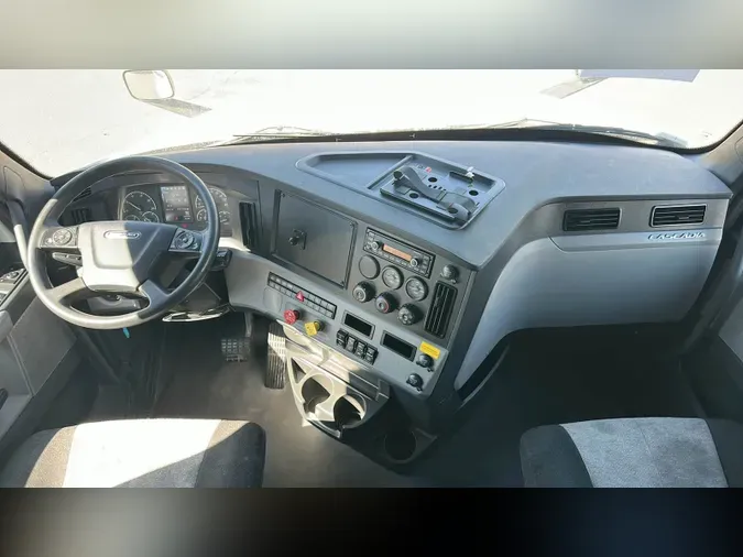 2021 Freightliner Cascadia 126