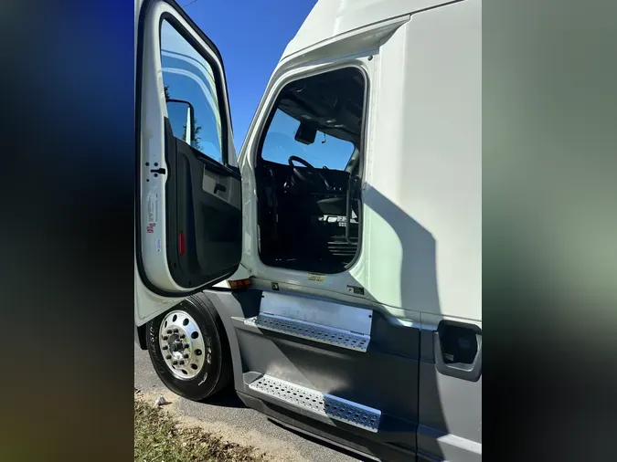 2020 Freightliner Cascadia