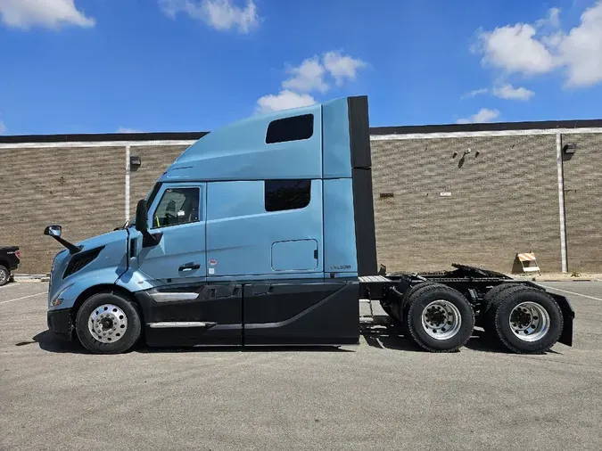 2025 VOLVO VNL64TV04