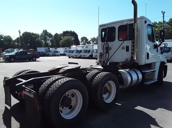 2017 FREIGHTLINER/MERCEDES CASCADIA 125