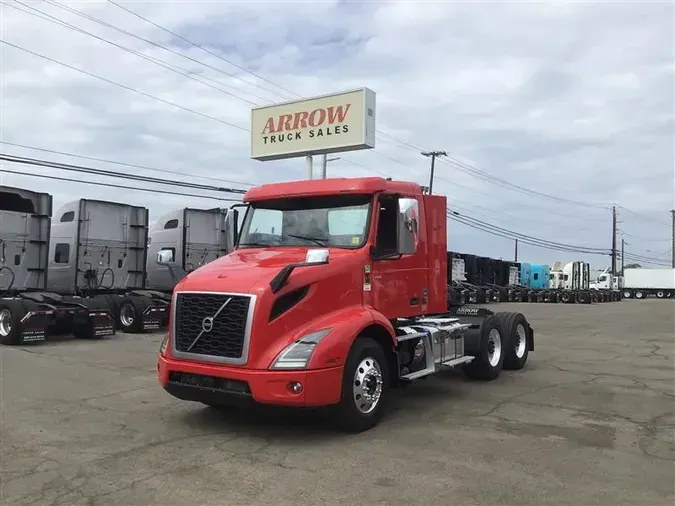 2023 VOLVO VNR300