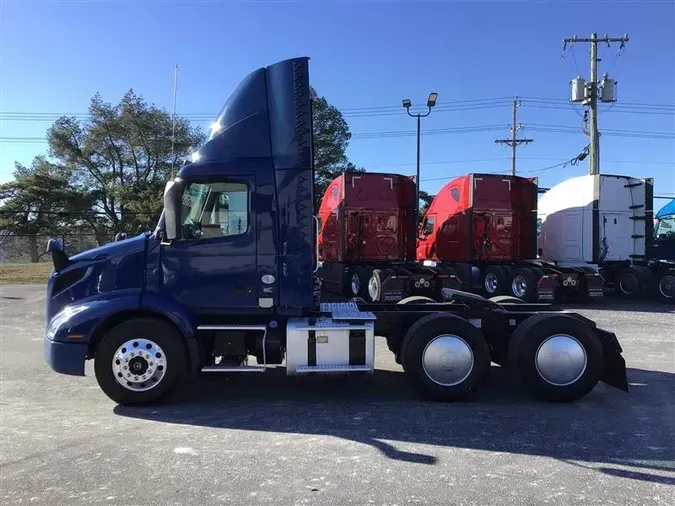 2019 VOLVO VNR300