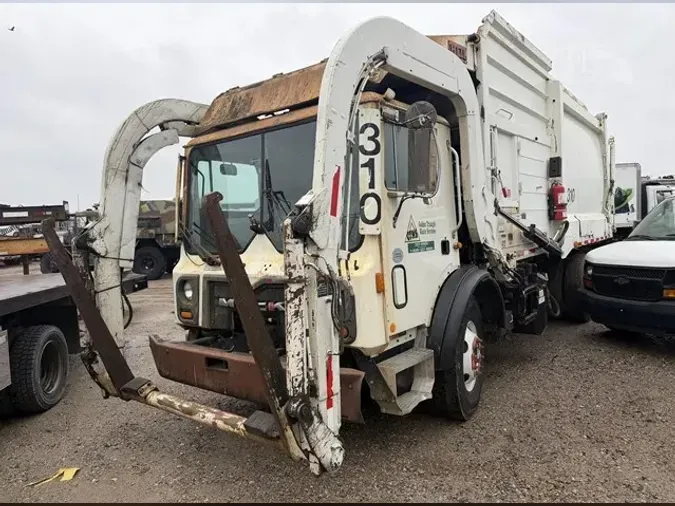 2018 MACK MRU613