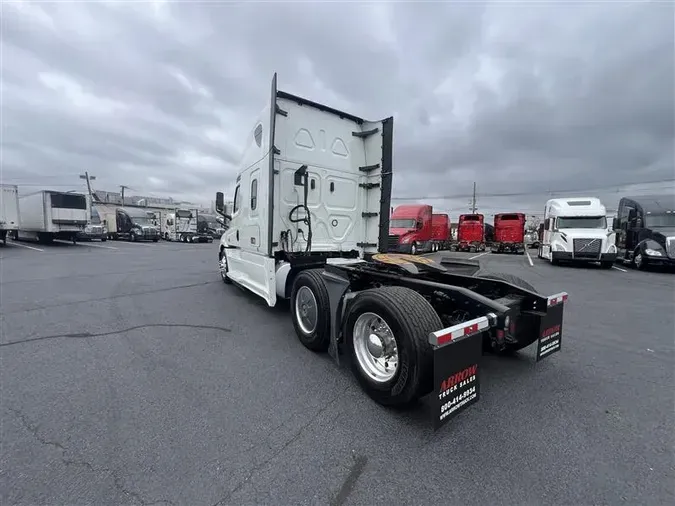 2020 FREIGHTLINER CASCADEVO1