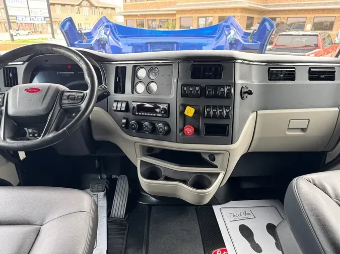 2023 PETERBILT 579