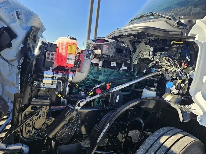 2026 VOLVO VNL64T860