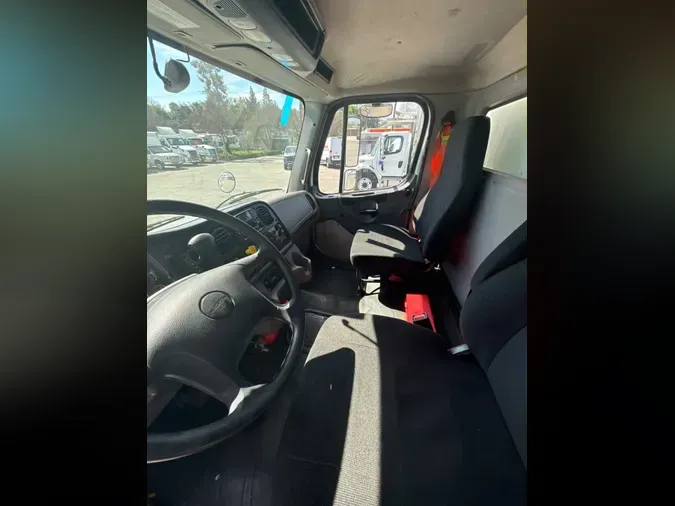 2020 FREIGHTLINER/MERCEDES M2 106