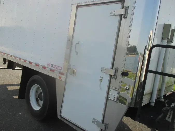 2017 INTERNATIONAL 4300