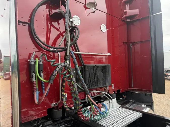 2023 Peterbilt 579