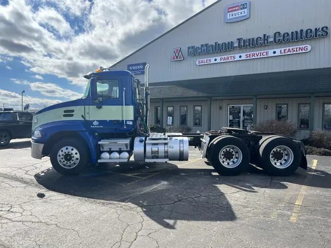 2013 Mack CXU613 M744/M745