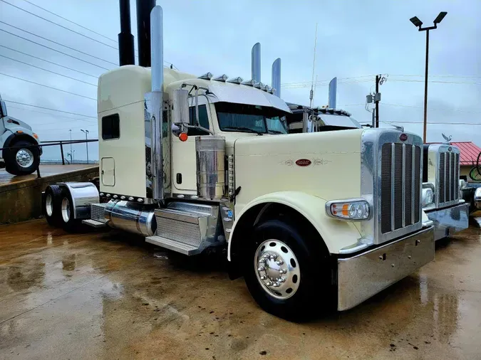 2023 Peterbilt 389