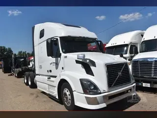 2013 VOLVO VNL64T670