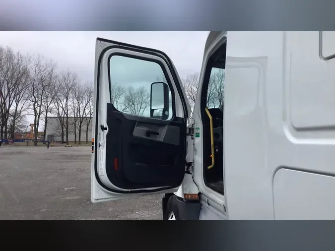 2022 Freightliner Cascadia 126855443d1a8861585cda311fe2e122084