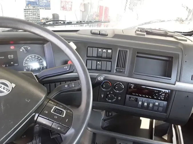 2019 VOLVO VNR42T 300