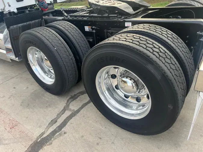 2023 Kenworth W990