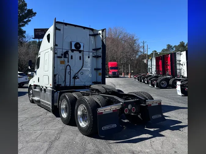 2021 FREIGHTLINER CASCADIA 126