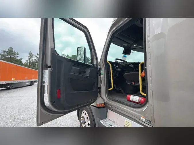 2023 Freightliner Cascadia 126