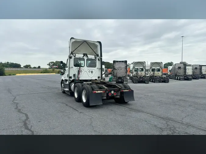 2020 Freightliner Cascadia 126