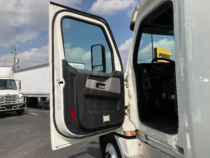 2018 Freightliner T12664ST