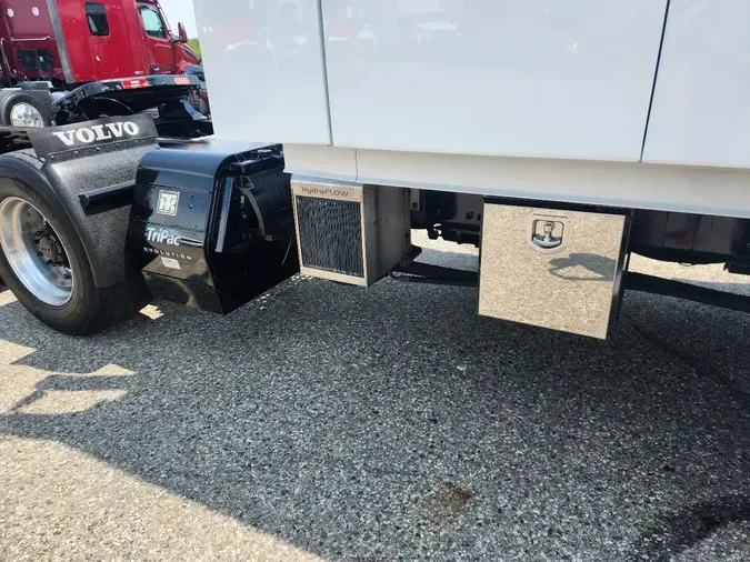 2024 VOLVO VNL64T740
