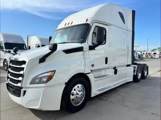 2020 Freightliner Cascadia 126