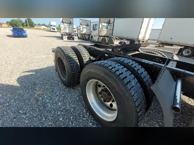 2019 Volvo VNL300