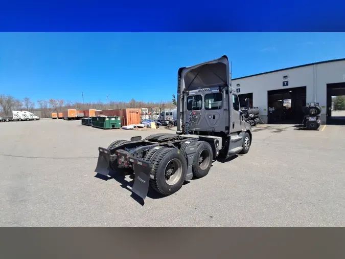 2020 Freightliner Cascadia 126