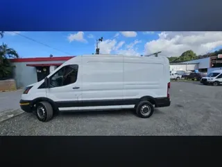 2017 FORD MOTOR COMPANY TRANSIT 350 MED ROOF