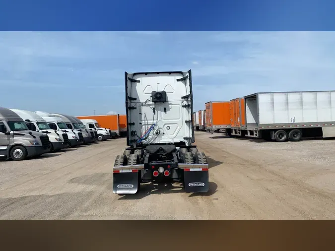 2022 Freightliner Cascadia 126