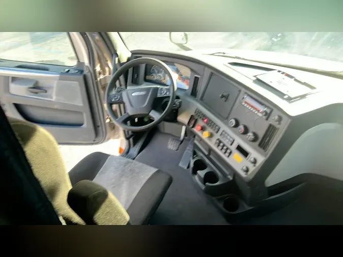 2022 Freightliner Cascadia