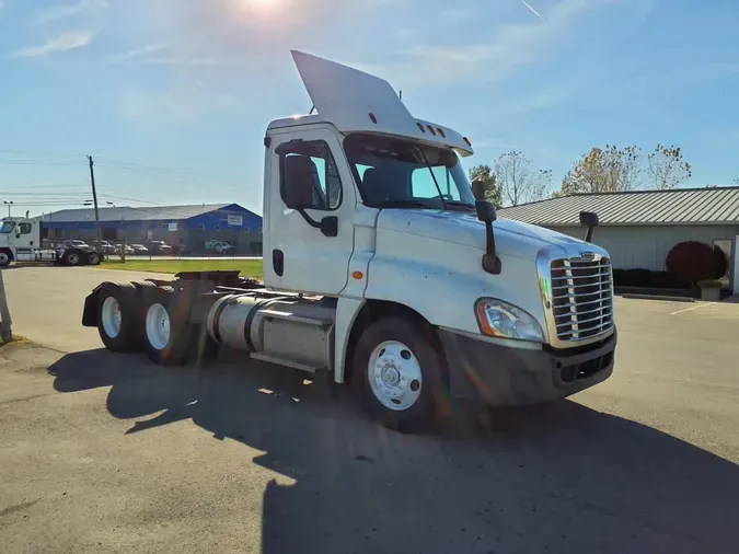 2019 FREIGHTLINER/MERCEDES CASCADIA 125856e395106778ff9c41c2269b4ebc300