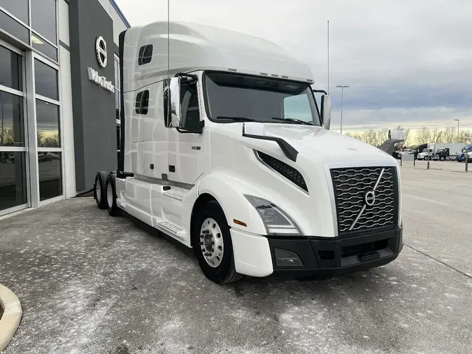 2021 VOLVO VNL64T760