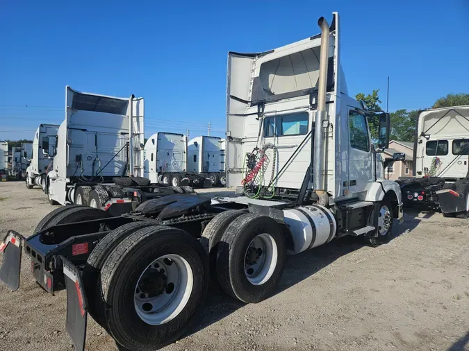 2018 VOLVO VNL64TRACTOR