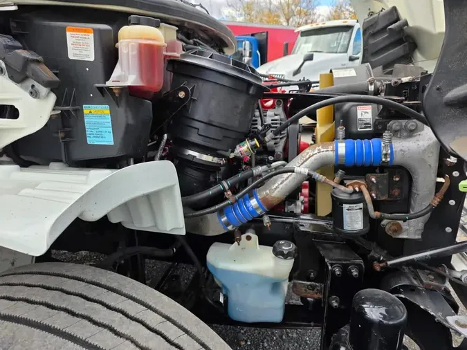 2017 FREIGHTLINER/MERCEDES M2 106