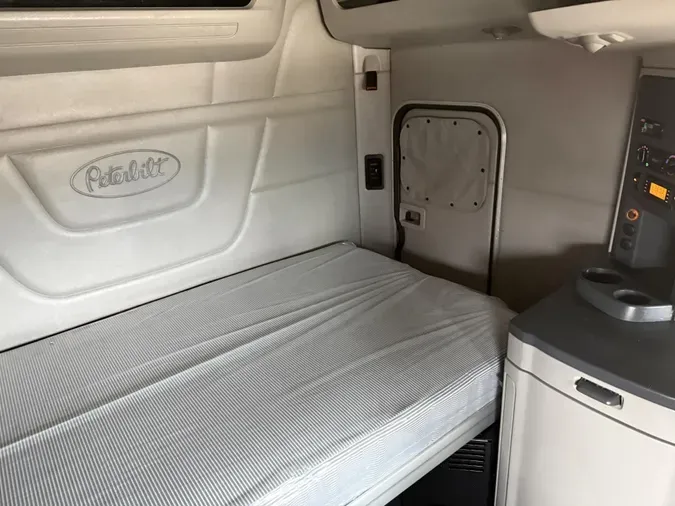 2022 Peterbilt 57985759edbe44788656a15281335268f8a