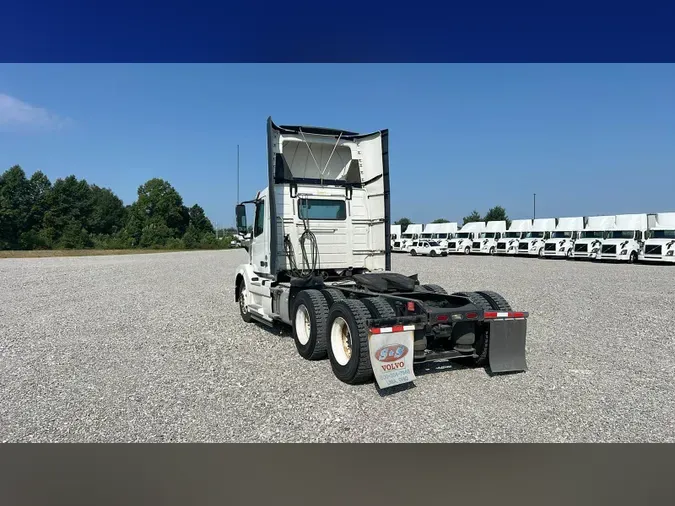 2017 Volvo VNL300