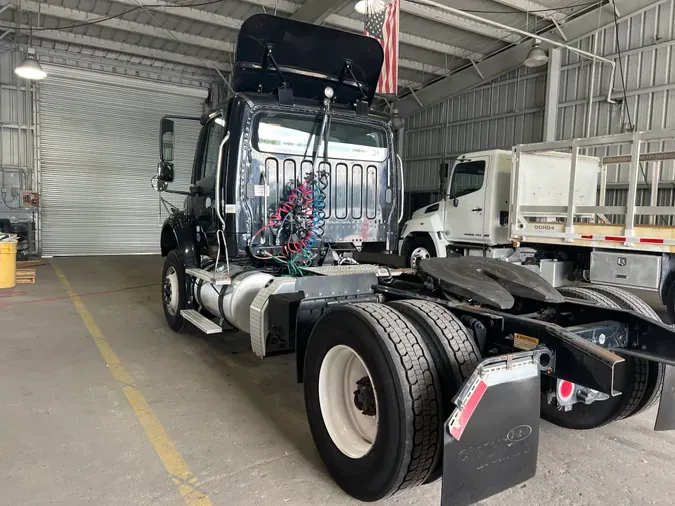 2017 FREIGHTLINER/MERCEDES M2 106